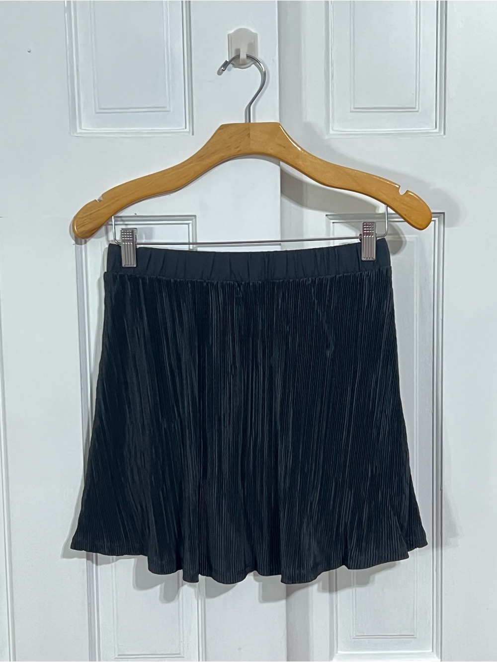 🆕Alo yoga Micro Plisse Tennis Skirt - Black Sz M - Picture 7 of 10